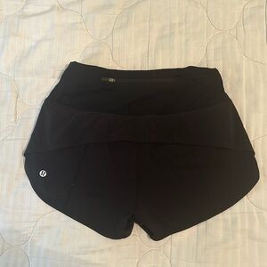LULULEMON BLACK 2.5 HIGH RISE SPEED UPS!! size 4
